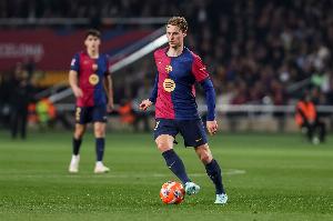 德科：希望巴萨赢得本赛季欧冠冠军，我们和德容续约不会有问题